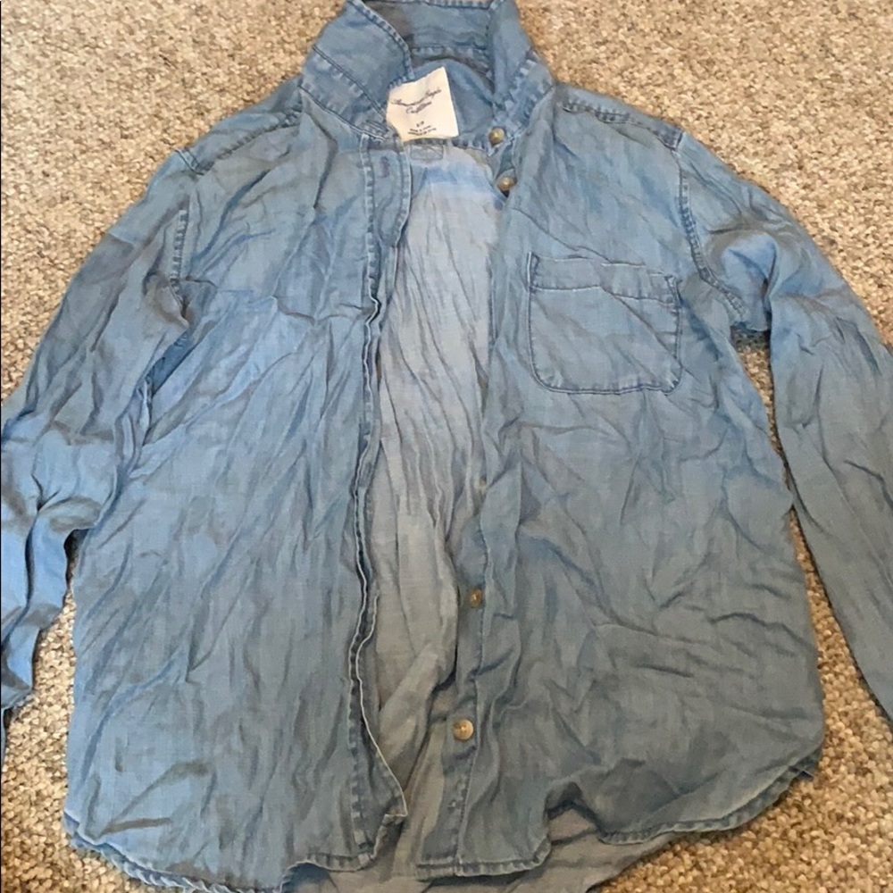 American Eagle Button Up